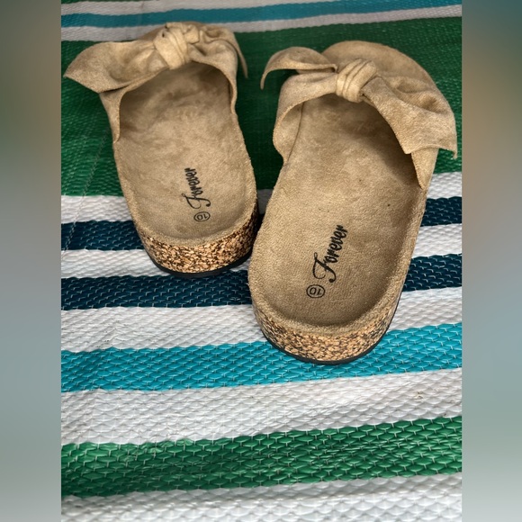 🎉✨ FOREVER LINK- Ingrid Bow Tan Suede Slide Sandals Women's Size 10 NWOT - Picture 2 of 15